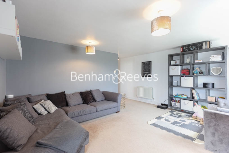 2  bedrooms flat to rent in Erebus Drive, Woolwich, SE18-image 1
