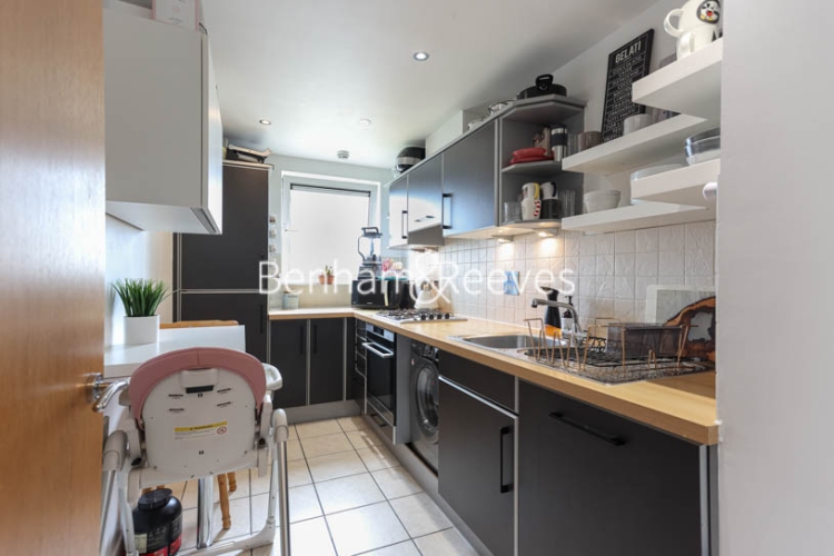 2  bedrooms flat to rent in Erebus Drive, Woolwich, SE18-image 2