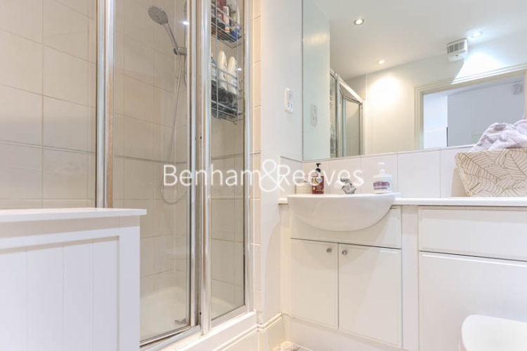 2 bedrooms flat to rent in Erebus Drive, Woolwich, SE18-image 4