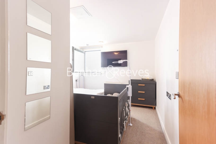 2 bedrooms flat to rent in Erebus Drive, Woolwich, SE18-image 8