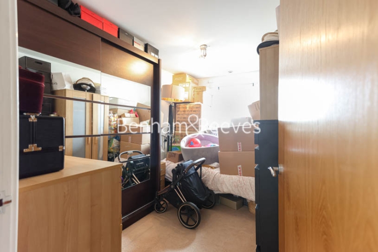 2 bedrooms flat to rent in Erebus Drive, Woolwich, SE18-image 9