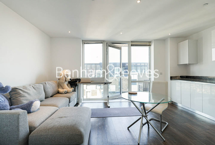 1  bedroom flat to rent in Victory Parade Royal, Arsenal Riverside, SE18-image 1