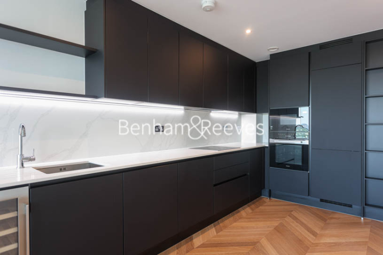 3 bedrooms flat to rent in Brigadier Walk, Royal Arsenal Riverside, SE18-image 2