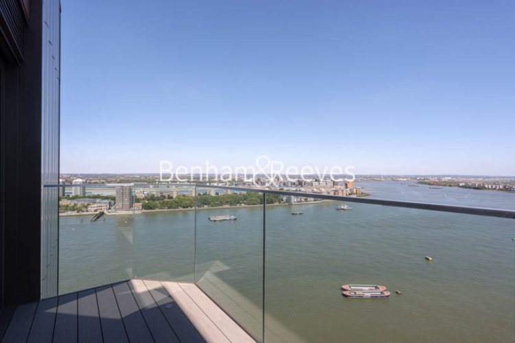 3  bedrooms flat to rent in Brigadier Walk, Royal Arsenal Riverside, SE18-image 5