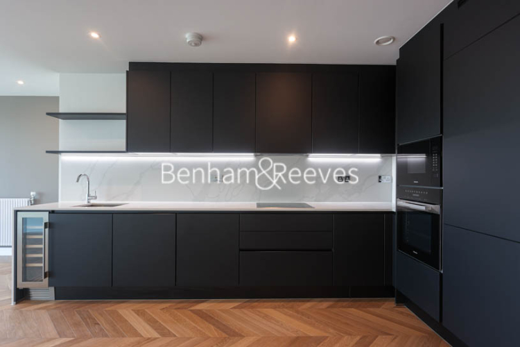 3 bedrooms flat to rent in Brigadier Walk, Royal Arsenal Riverside, SE18-image 8