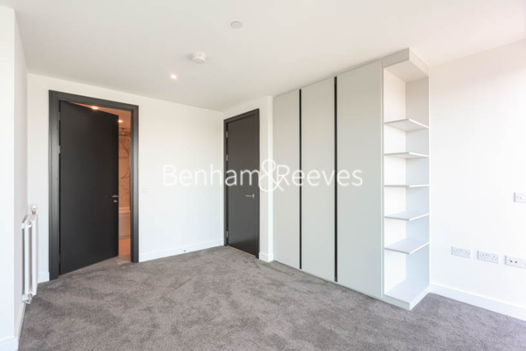 3  bedrooms flat to rent in Brigadier Walk, Royal Arsenal Riverside, SE18-image 9