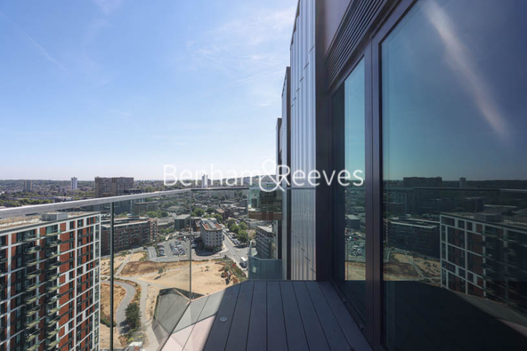 3  bedrooms flat to rent in Brigadier Walk, Royal Arsenal Riverside, SE18-image 11