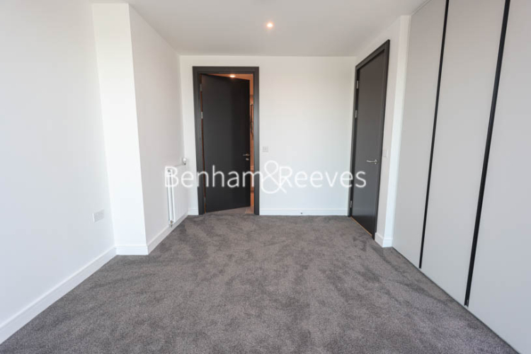 3  bedrooms flat to rent in Brigadier Walk, Royal Arsenal Riverside, SE18-image 16