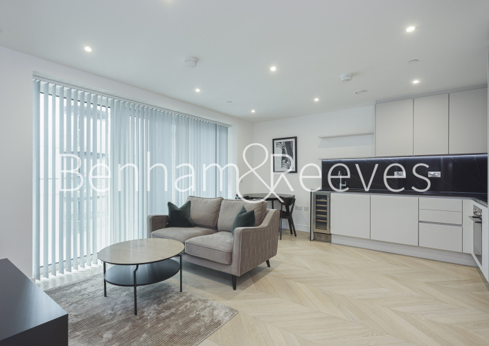 1  bedroom flat to rent in Brigadier Walk, Royal Arsenal Riverside, SE18-image 2
