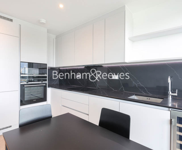 2  bedrooms flat to rent in Brigadier Walk, Royal Arsenal Riverside, SE18-image 2