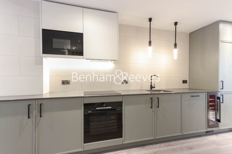 2  bedrooms flat to rent in Windsor Square, Woolwich, SE18-image 2
