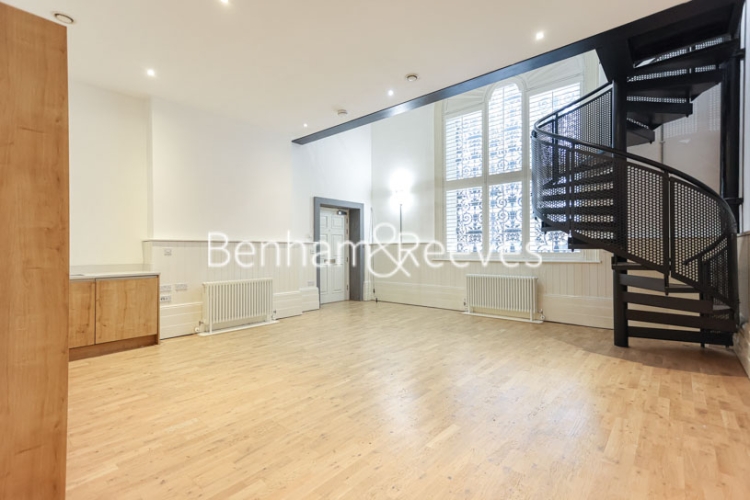 1  bedroom flat to rent in Arsenal Way, Royal Arsenal Riverside, SE18-image 1