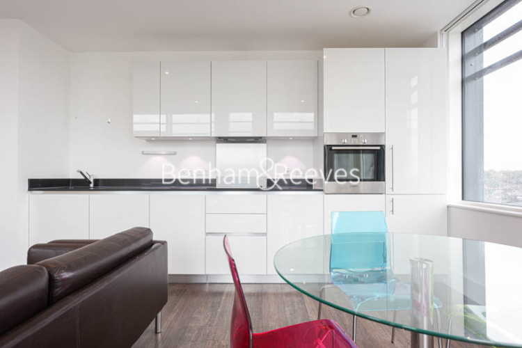 3 bedrooms flat to rent in Plumstead Road, Woolwich, SE18-image 2