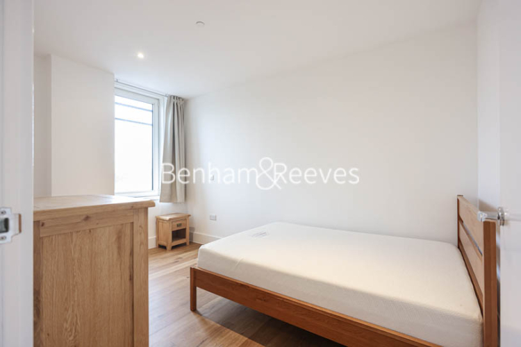 3 bedrooms flat to rent in Plumstead Road, Woolwich, SE18-image 12