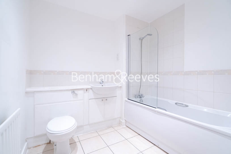 2  bedrooms flat to rent in Erebus Drive, Woolwich, SE28-image 4