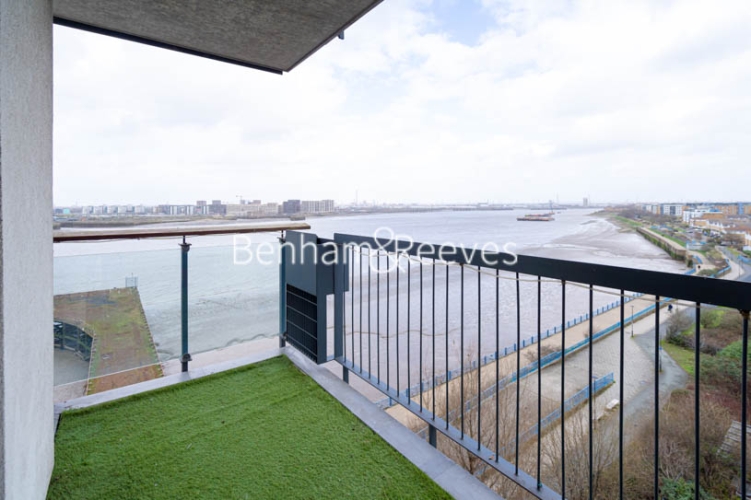 2  bedrooms flat to rent in Erebus Drive, Woolwich, SE28-image 5