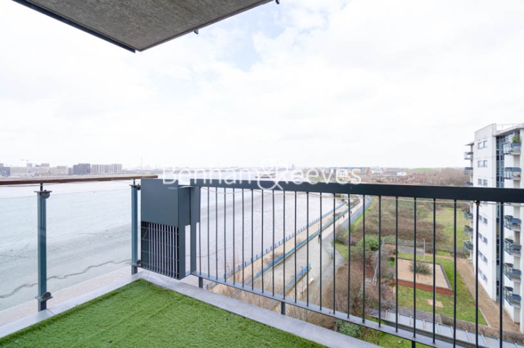 2  bedrooms flat to rent in Erebus Drive, Woolwich, SE28-image 11