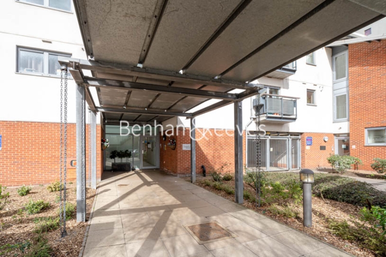 2  bedrooms flat to rent in Erebus Drive, Woolwich, SE28-image 12