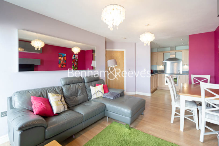 2  bedrooms flat to rent in Portland Place, Greenhithe, DA9-image 1