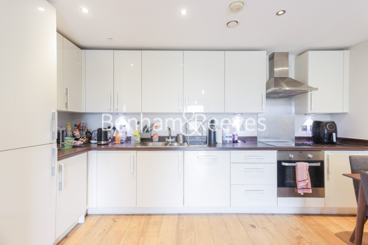 2  bedrooms flat to rent in Love Lane, Woolwich Central, SE18-image 2
