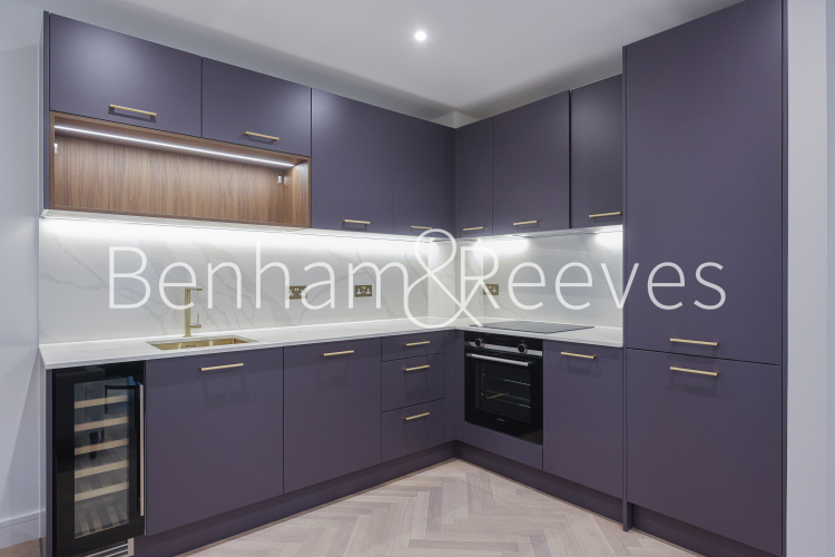 1  bedroom flat to rent in Brigadier Walk, Royal Arsenal Riverside, SE18-image 2