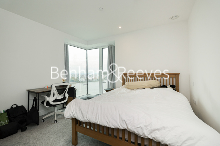 2  bedrooms flat to rent in Brigadier Walk, Royal Arsenal Riverside, SE18-image 3
