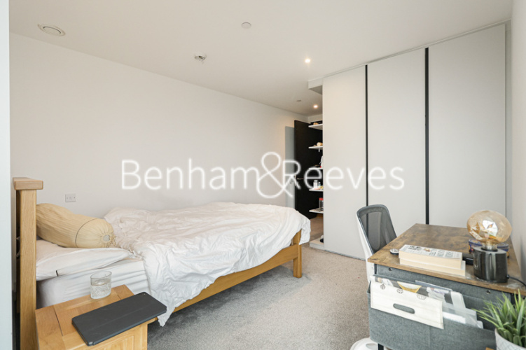 2  bedrooms flat to rent in Brigadier Walk, Royal Arsenal Riverside, SE18-image 8