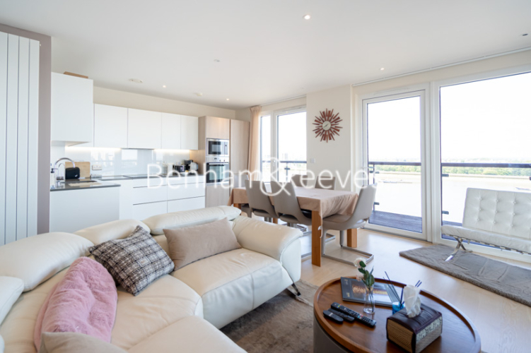 2  bedrooms flat to rent in Duke of Wellington Avenue, Royal Arsenal Riverside, SE18-image 1