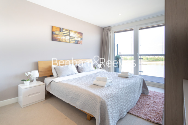 2  bedrooms flat to rent in Duke of Wellington Avenue, Royal Arsenal Riverside, SE18-image 3