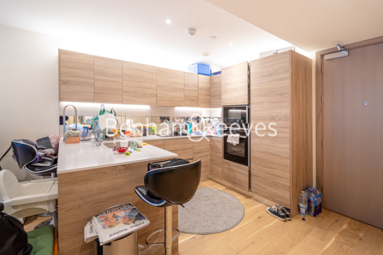 2  bedrooms flat to rent in Duke of Wellington, Royal Arsenal Riverside, SE18-image 2