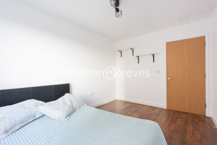 2 bedrooms flat to rent in Tideslea Path, Woolwich, SE28-image 8