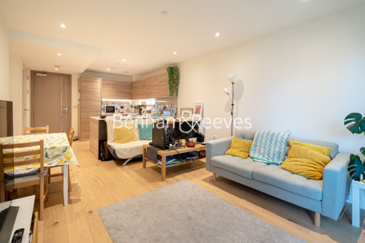 1 bedroom flat to rent in Duke of Wellington Royal, Arsenal Riverside,SE18-image 1