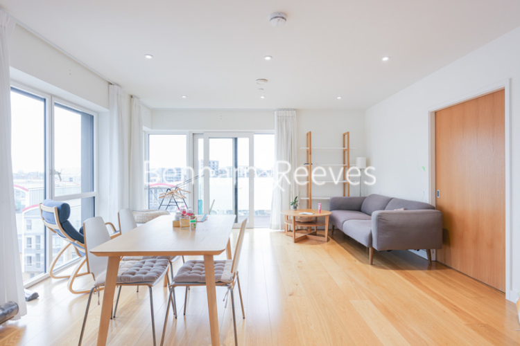 3 bedrooms flat to rent in John Harrison Way, Woolwich, SE10-image 3