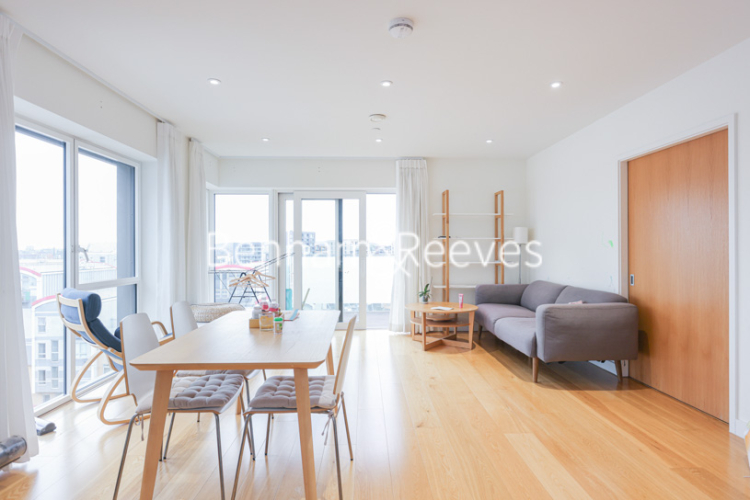 3  bedrooms flat to rent in John Harrison Way, Woolwich, SE10-image 3