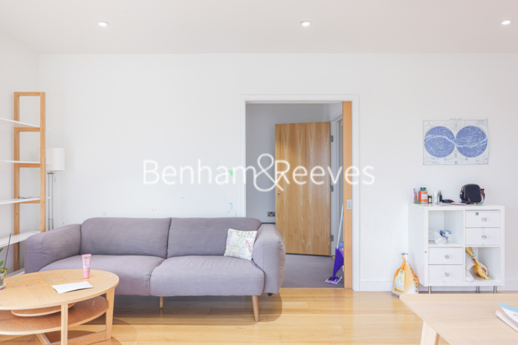 3 bedrooms flat to rent in John Harrison Way, Woolwich, SE10-image 8