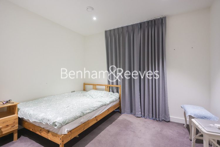 3 bedrooms flat to rent in John Harrison Way, Woolwich, SE10-image 10