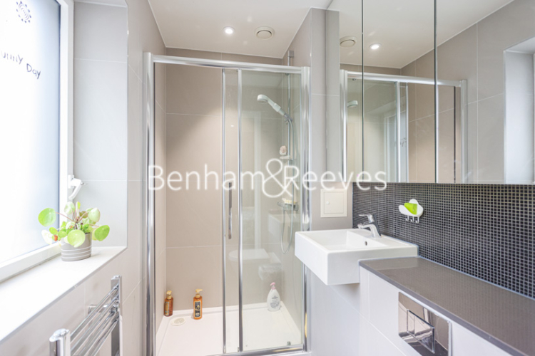 3  bedrooms flat to rent in John Harrison Way, Woolwich, SE10-image 11
