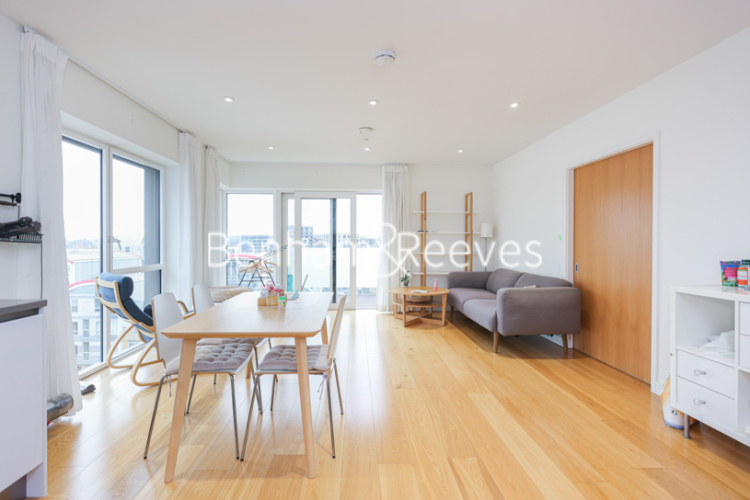 3 bedrooms flat to rent in John Harrison Way, Woolwich, SE10-image 13