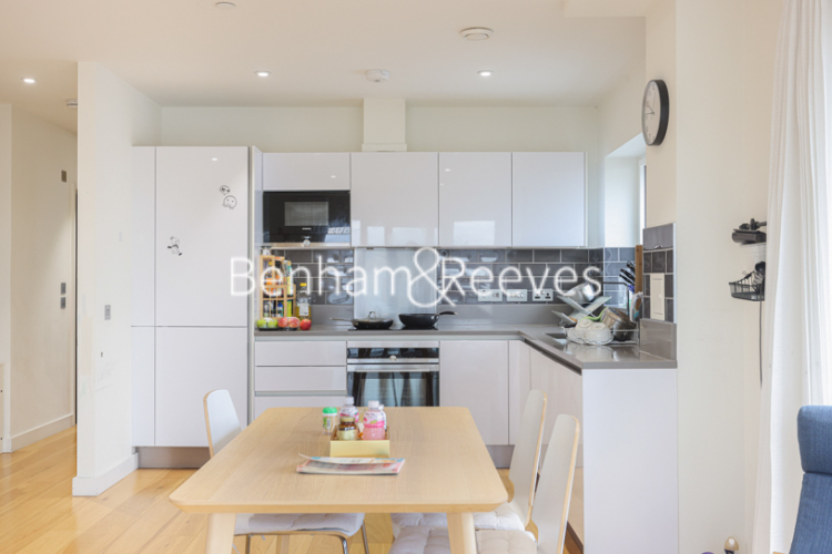 3 bedrooms flat to rent in John Harrison Way, Woolwich, SE10-image 14