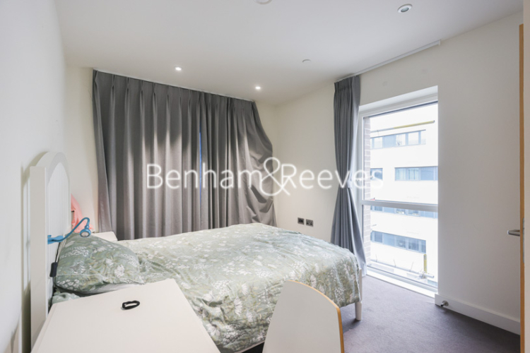 3 bedrooms flat to rent in John Harrison Way, Woolwich, SE10-image 15