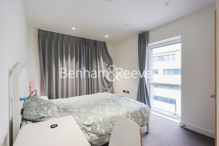 3  bedrooms flat to rent in John Harrison Way, Woolwich, SE10-image 15