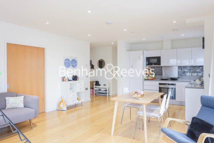 3 bedrooms flat to rent in John Harrison Way, Woolwich, SE10-image 17