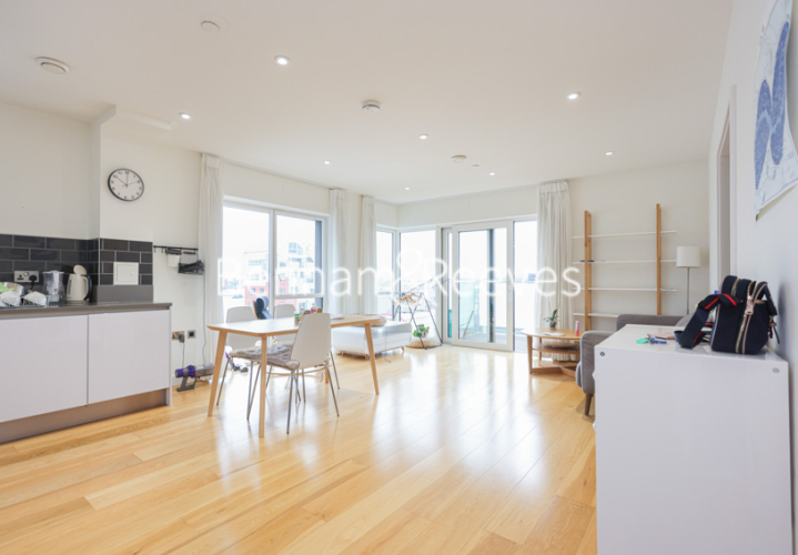 3 bedrooms flat to rent in John Harrison Way, Woolwich, SE10-image 18