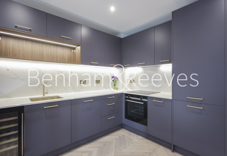 1  bedroom flat to rent in Brigadier Walk, Royal Arsenal Riverside, SE18-image 2