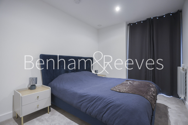 1  bedroom flat to rent in Brigadier Walk, Royal Arsenal Riverside, SE18-image 3
