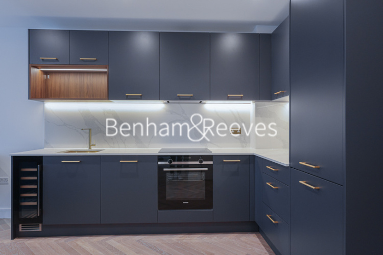 1  bedroom flat to rent in Brigadier Walk, Royal Arsenal Riverside, SE18-image 2