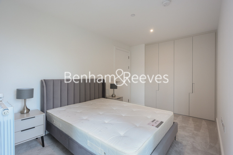 1  bedroom flat to rent in Brigadier Walk, Royal Arsenal Riverside, SE18-image 3