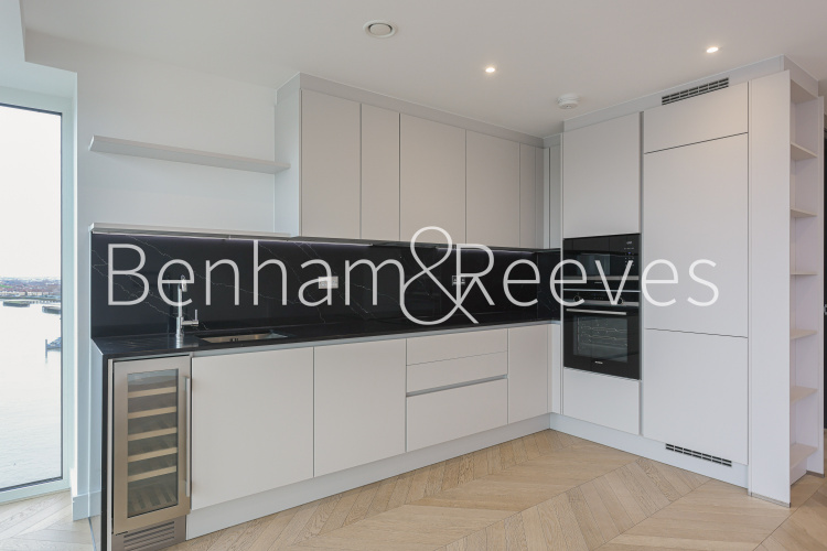 2  bedrooms flat to rent in Brigadier Walk, Royal Arsenal Riverside, SE18-image 2