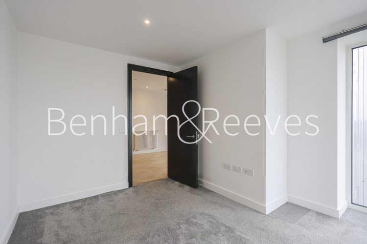 2 bedrooms flat to rent in Brigadier Walk, Royal Arsenal Riverside, SE18-image 3