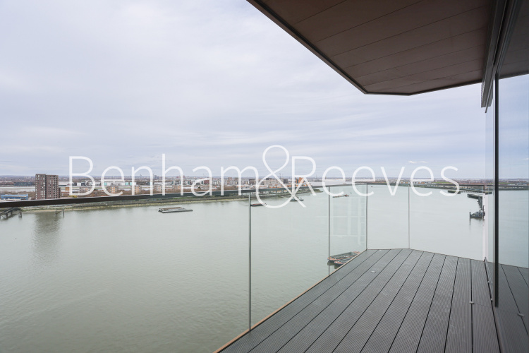 2  bedrooms flat to rent in Brigadier Walk, Royal Arsenal Riverside, SE18-image 5